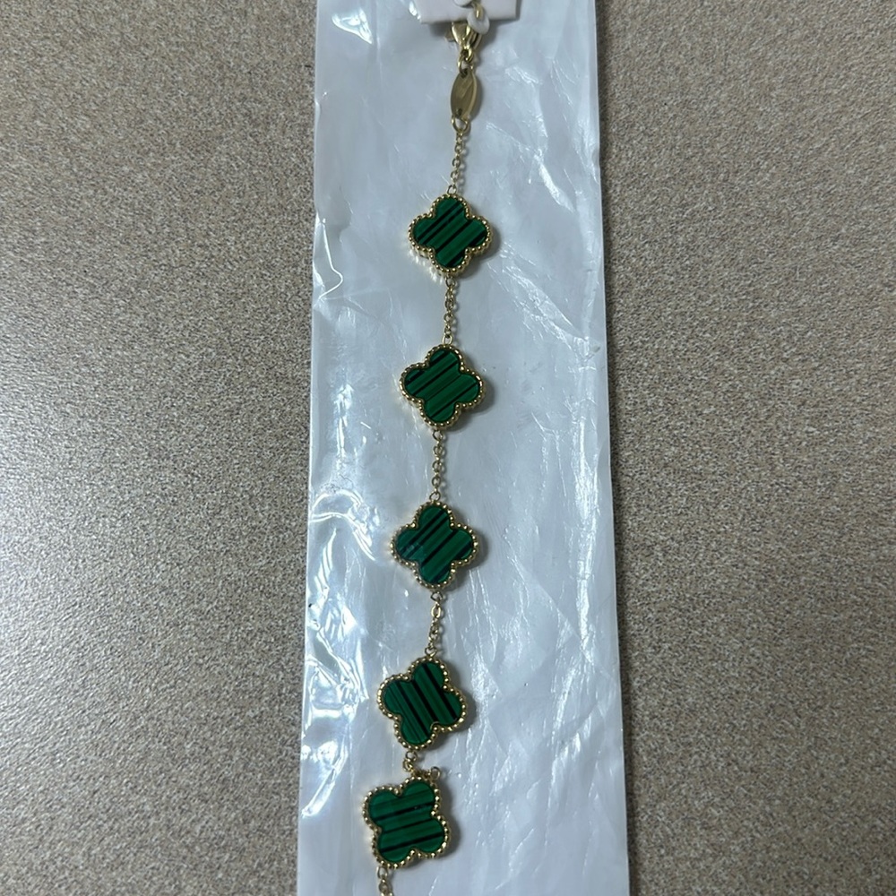 Green clover bracelet